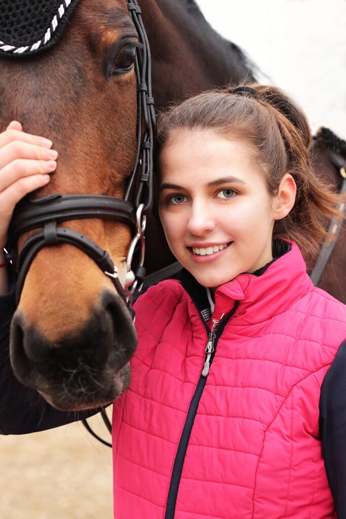 gc5c74e4114e51bb1c57675565be00583b9b12fe75d9981513ea2f10f784d0c36b9fd8711d0fecf22ca824ccc2e54a653e63a4f19b80276f789bd856b3faf07ed 1280 5613314 woman, horse, rider, girl, young woman, female, equestrian, horsewoman, horse rider, beautiful, nature, pretty, smile, portrait